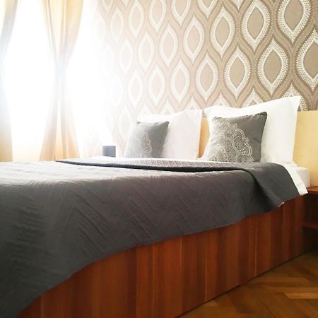 Sunny Old Town Apartment Brasov Bagian luar foto