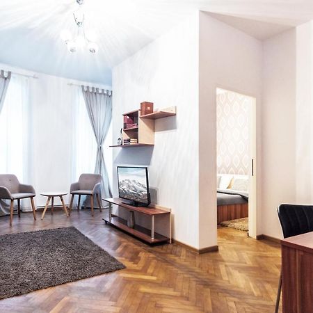 Sunny Old Town Apartment Brasov Bagian luar foto