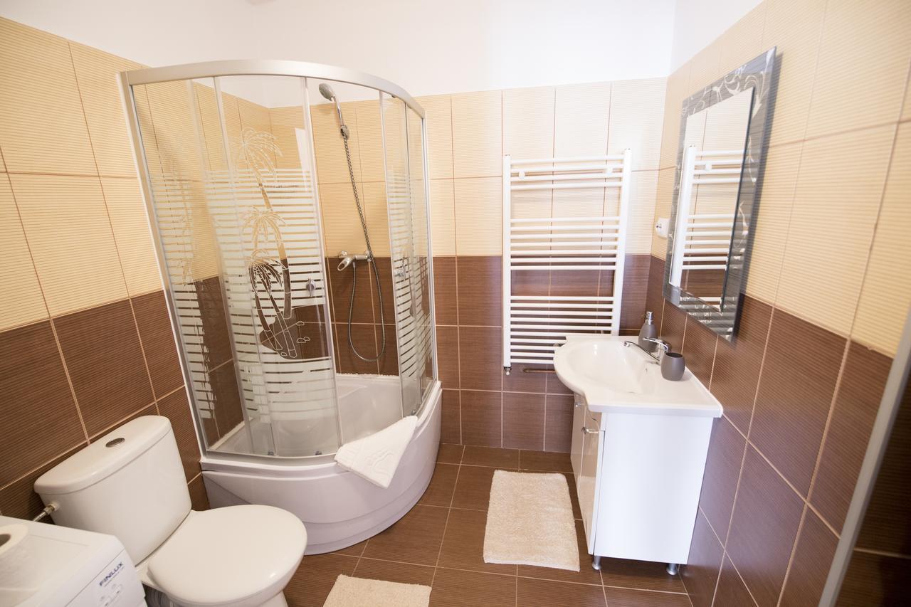 Sunny Old Town Apartment Brasov Bagian luar foto