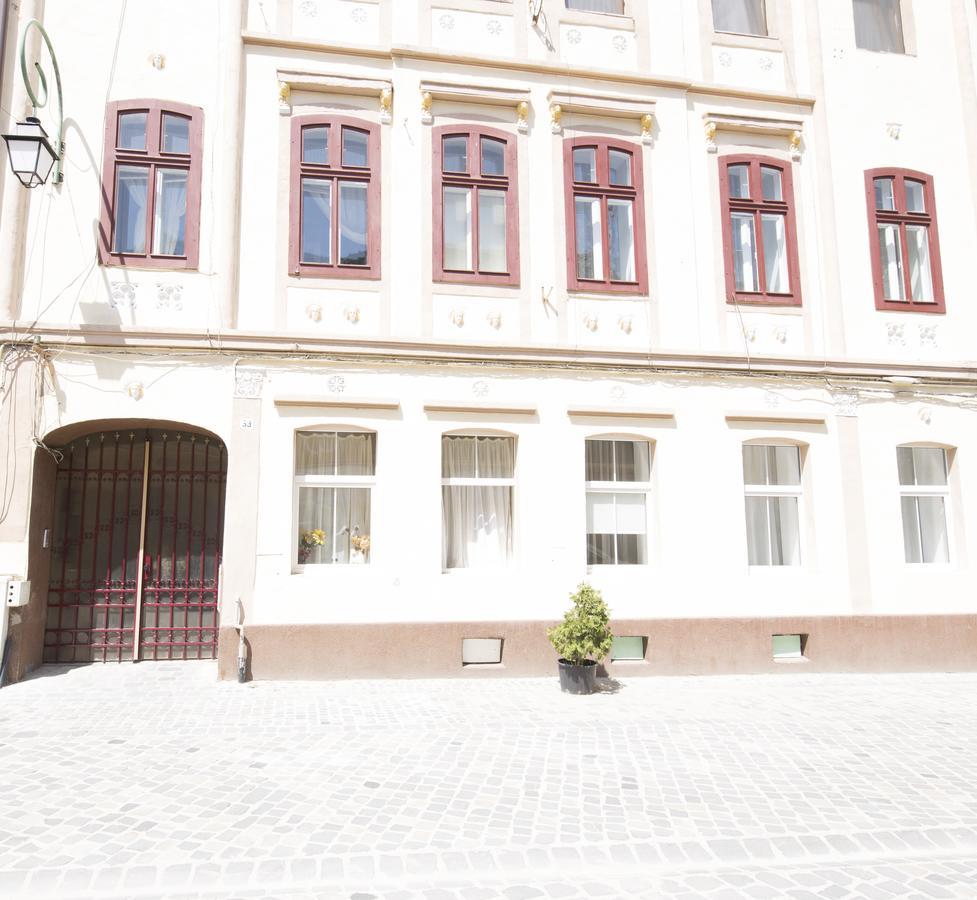 Sunny Old Town Apartment Brasov Bagian luar foto