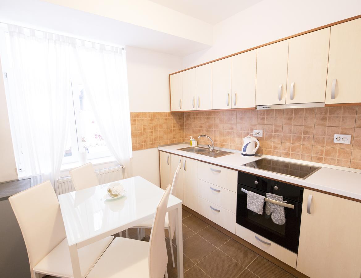 Sunny Old Town Apartment Brasov Bagian luar foto