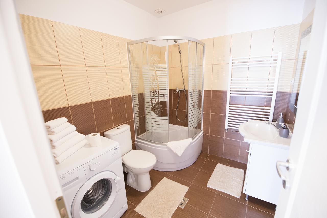 Sunny Old Town Apartment Brasov Bagian luar foto