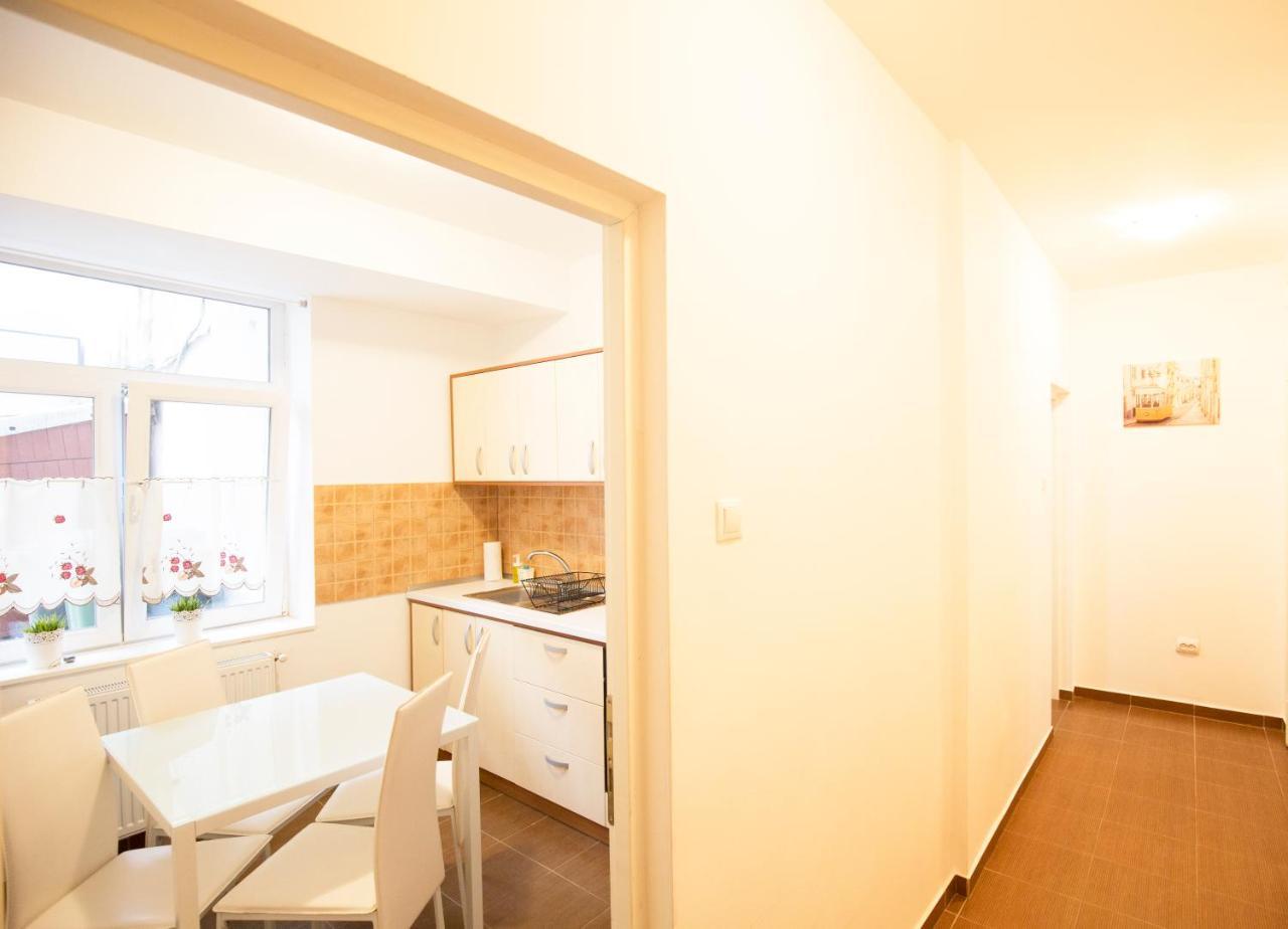 Sunny Old Town Apartment Brasov Bagian luar foto