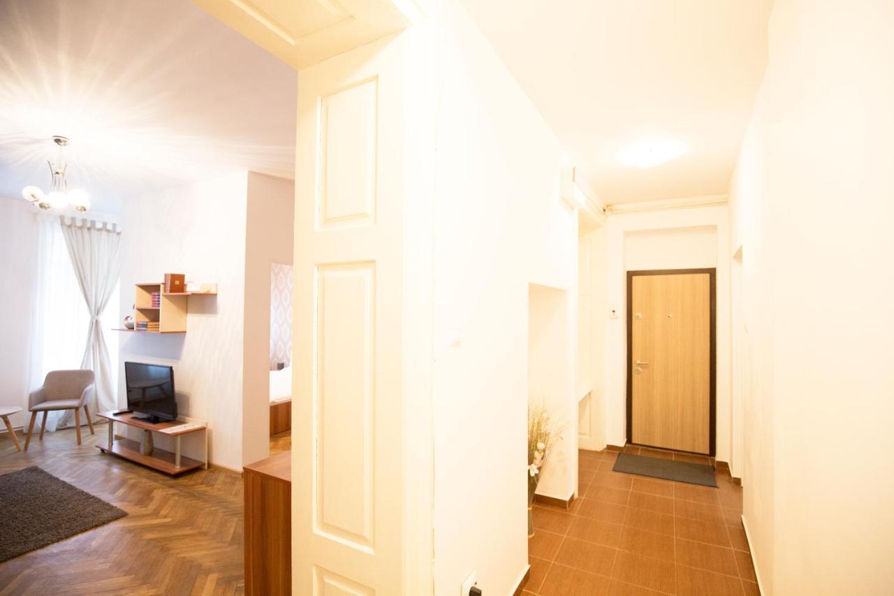 Sunny Old Town Apartment Brasov Bagian luar foto