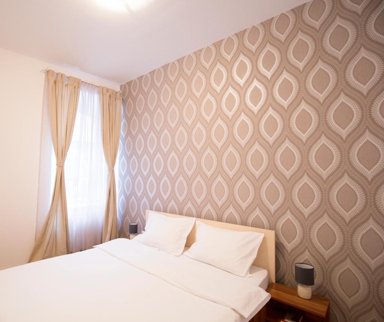Sunny Old Town Apartment Brasov Bagian luar foto