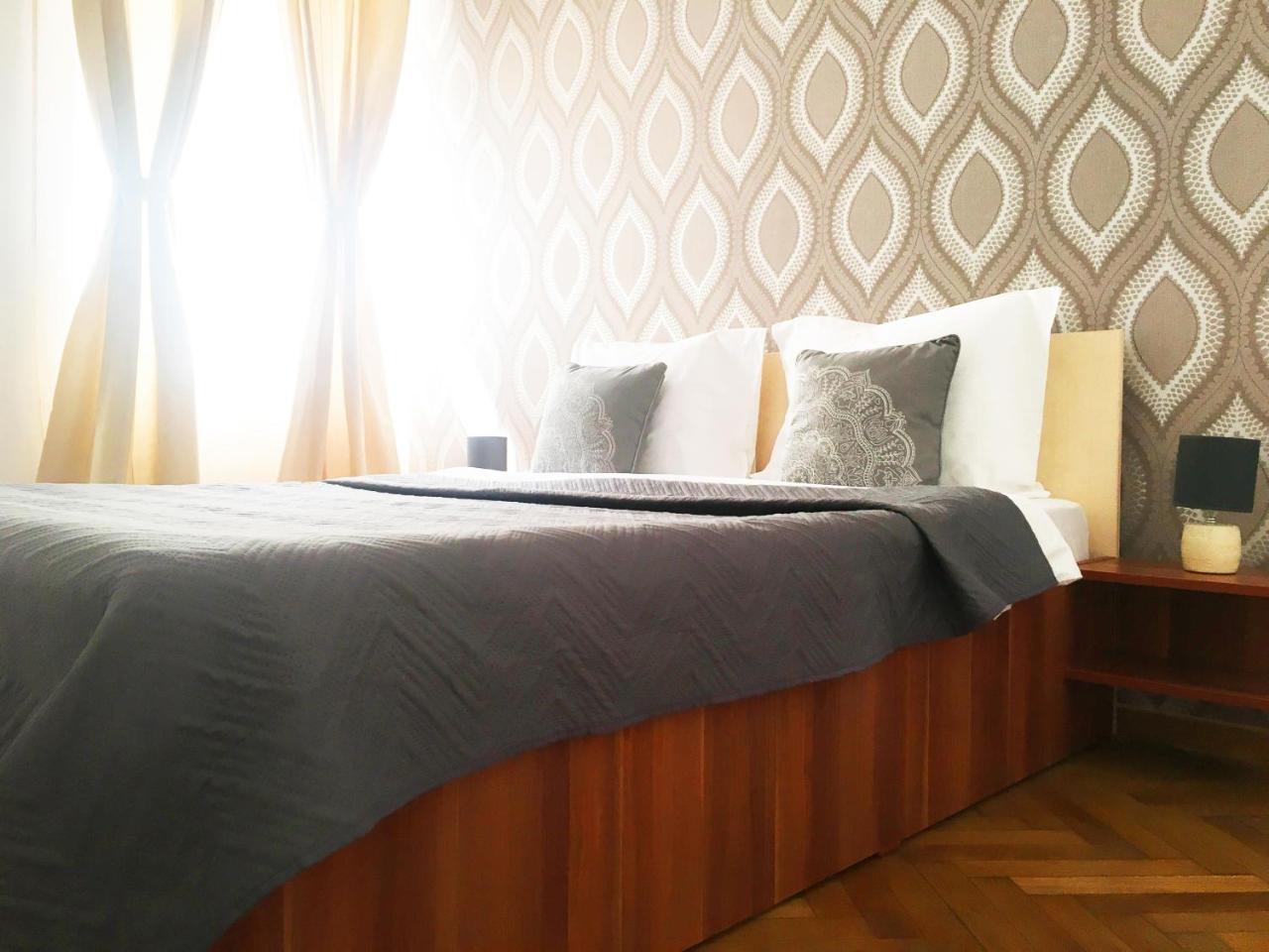 Sunny Old Town Apartment Brasov Bagian luar foto