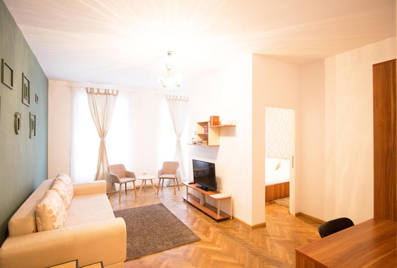 Sunny Old Town Apartment Brasov Bagian luar foto