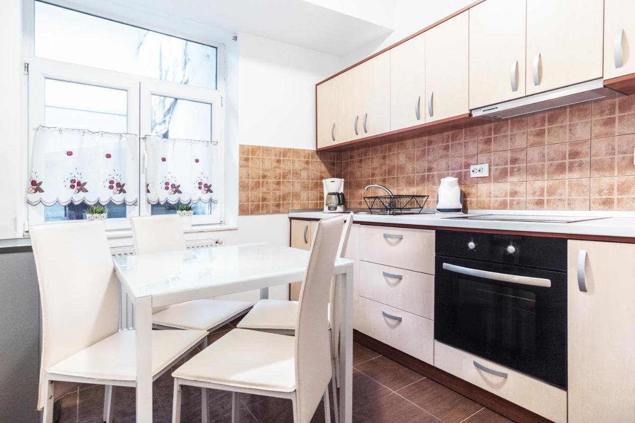 Sunny Old Town Apartment Brasov Bagian luar foto