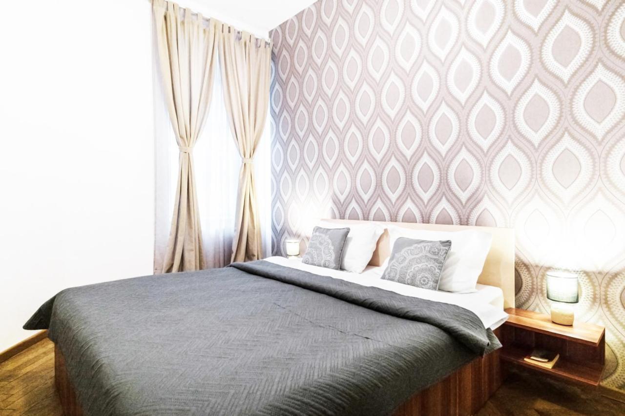 Sunny Old Town Apartment Brasov Bagian luar foto