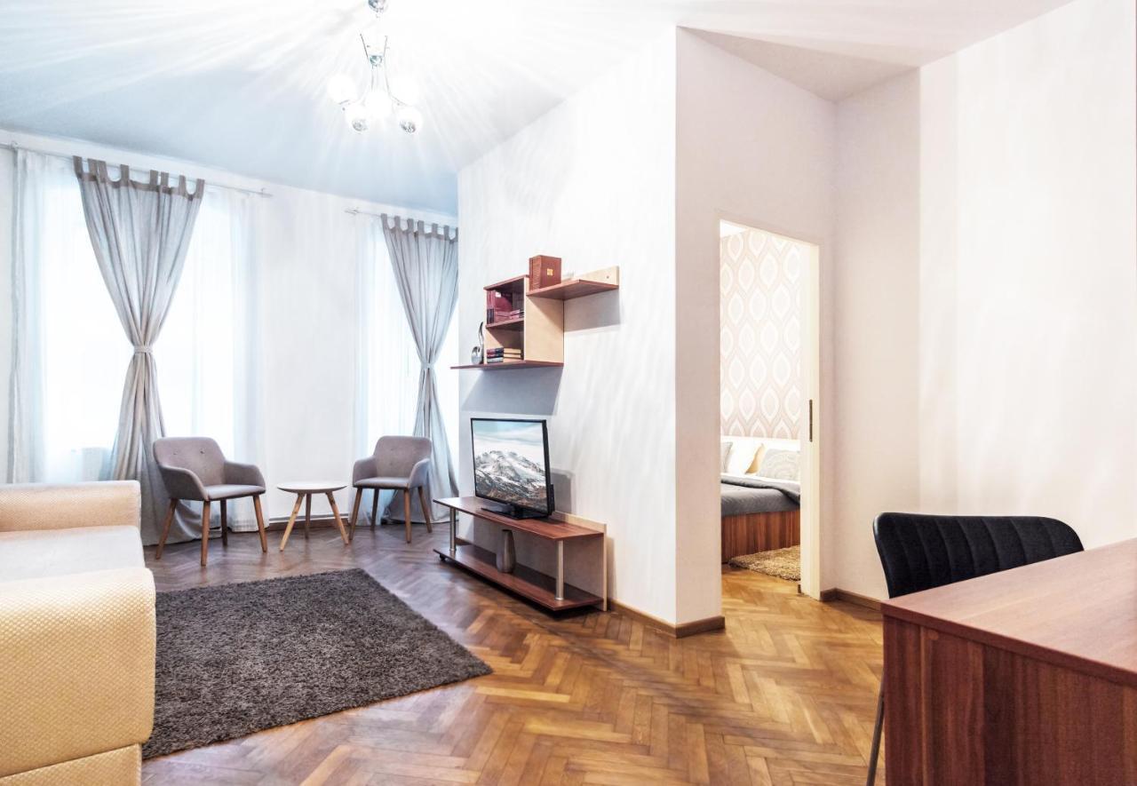 Sunny Old Town Apartment Brasov Bagian luar foto