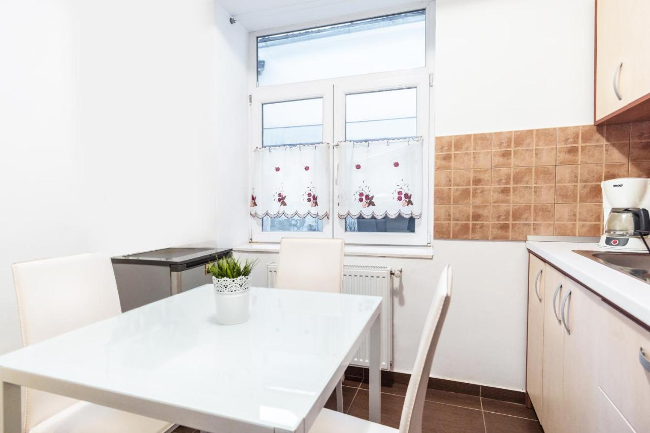 Sunny Old Town Apartment Brasov Bagian luar foto
