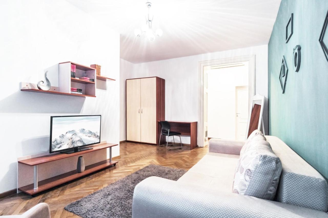 Sunny Old Town Apartment Brasov Bagian luar foto