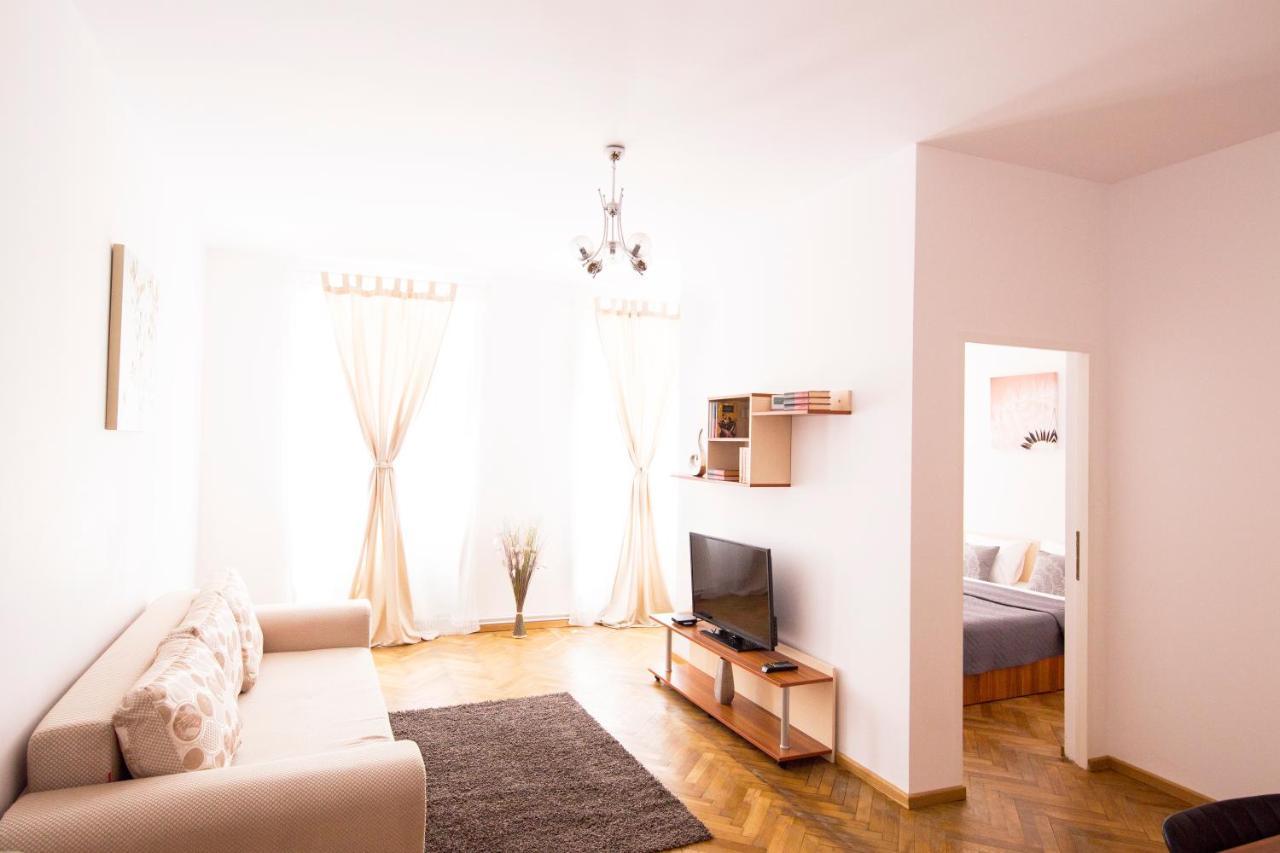 Sunny Old Town Apartment Brasov Bagian luar foto